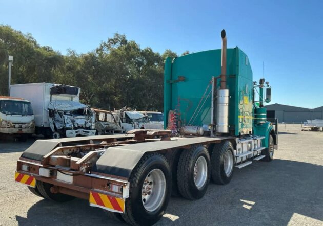 **Wrecking** 2014 Kenworth C509 - Image 11