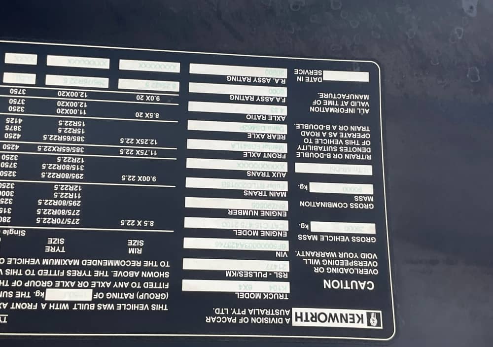 **Wrecking** 2003 Kenworth K104 - Image 31