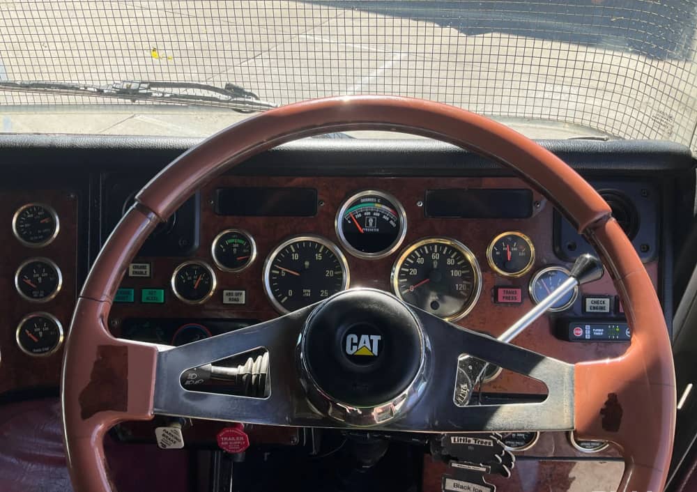 **Wrecking** 2003 Kenworth K104 - Image 29