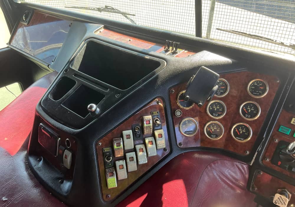 **Wrecking** 2003 Kenworth K104 - Image 24