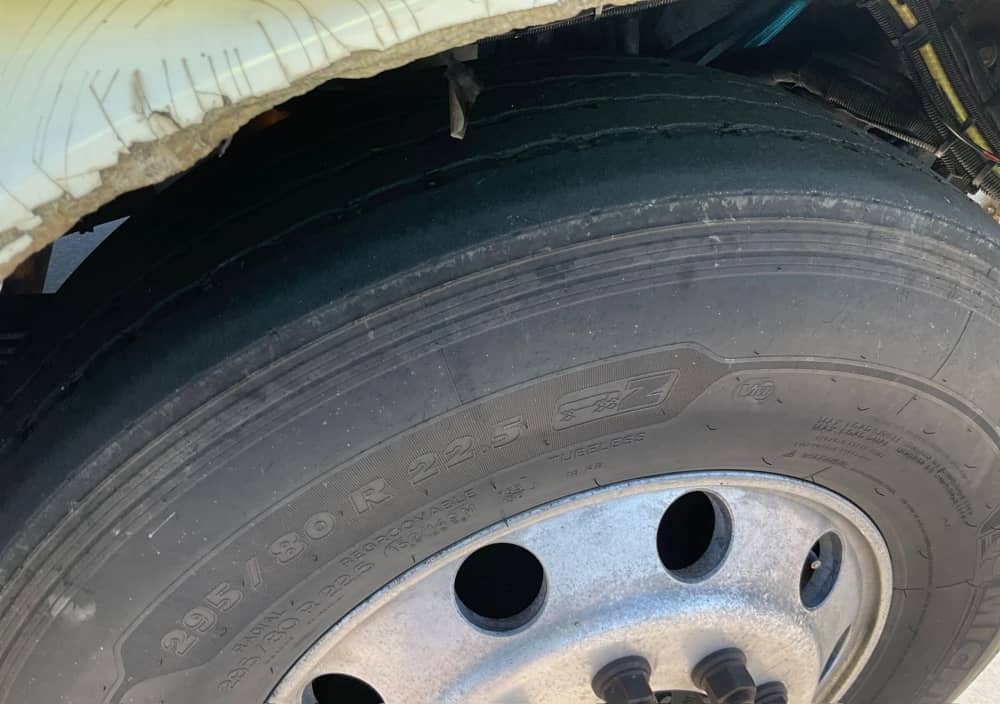 **Wrecking** 2003 Kenworth K104 - Image 23