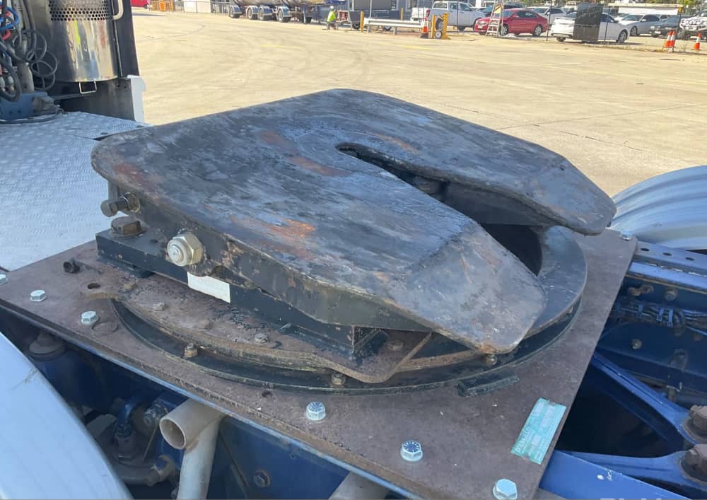 **Wrecking** 2003 Kenworth K104 - Image 21