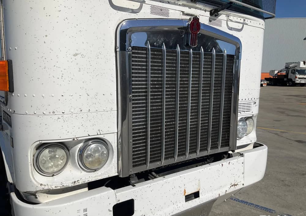 **Wrecking** 2003 Kenworth K104 - Image 18