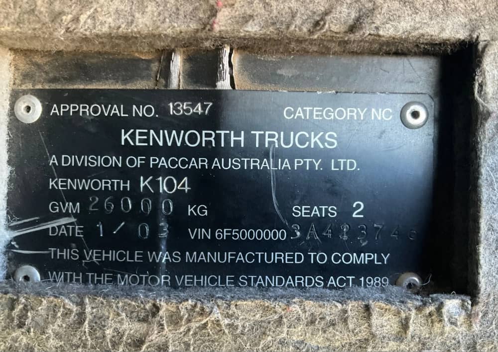 **Wrecking** 2003 Kenworth K104 - Image 14