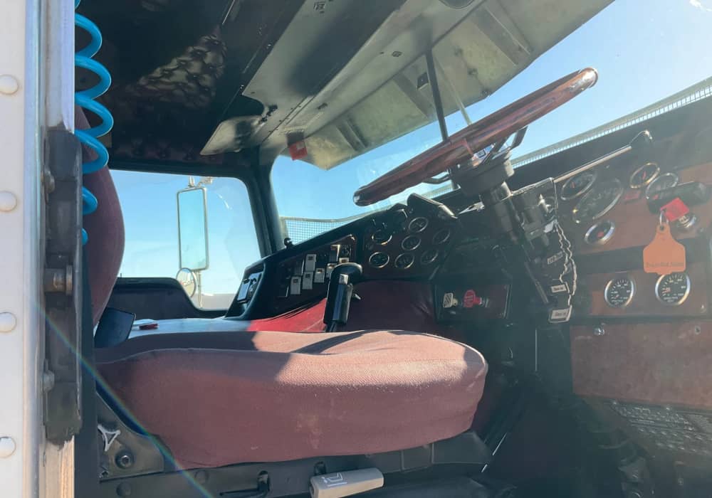 **Wrecking** 2003 Kenworth K104 - Image 12