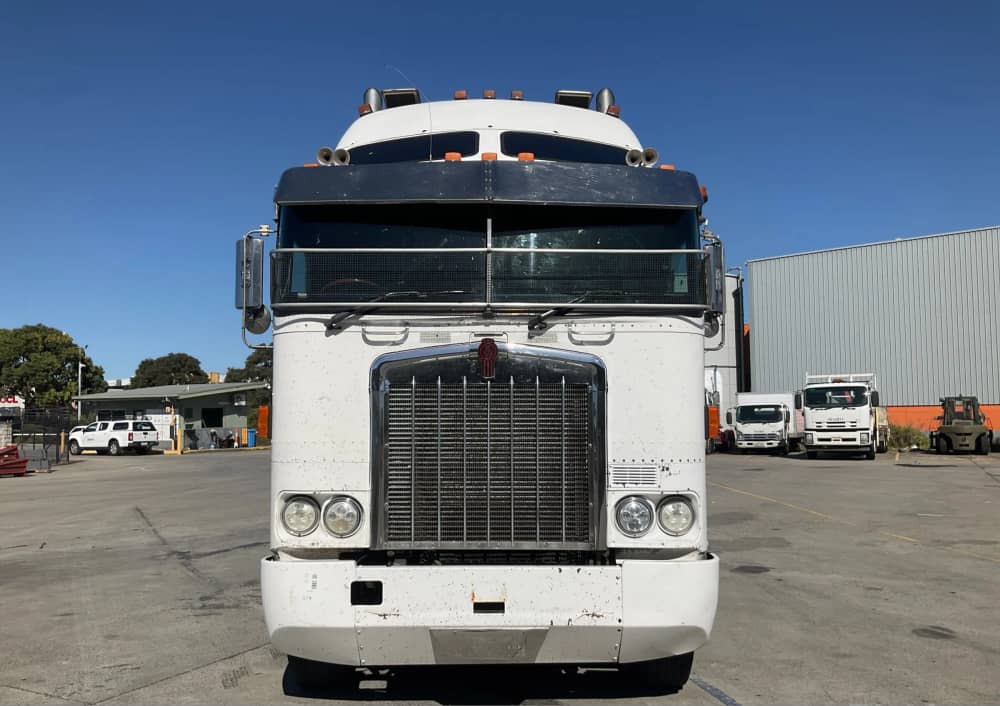**Wrecking** 2003 Kenworth K104