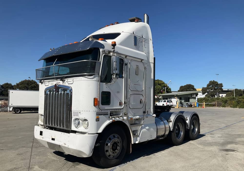 **Wrecking** 2003 Kenworth K104 - Image 5