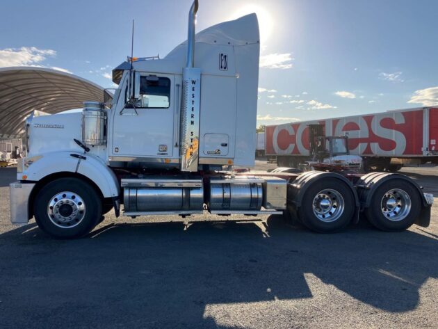 **Wrecking** 2017 Western Star 4864FXB - Image 36