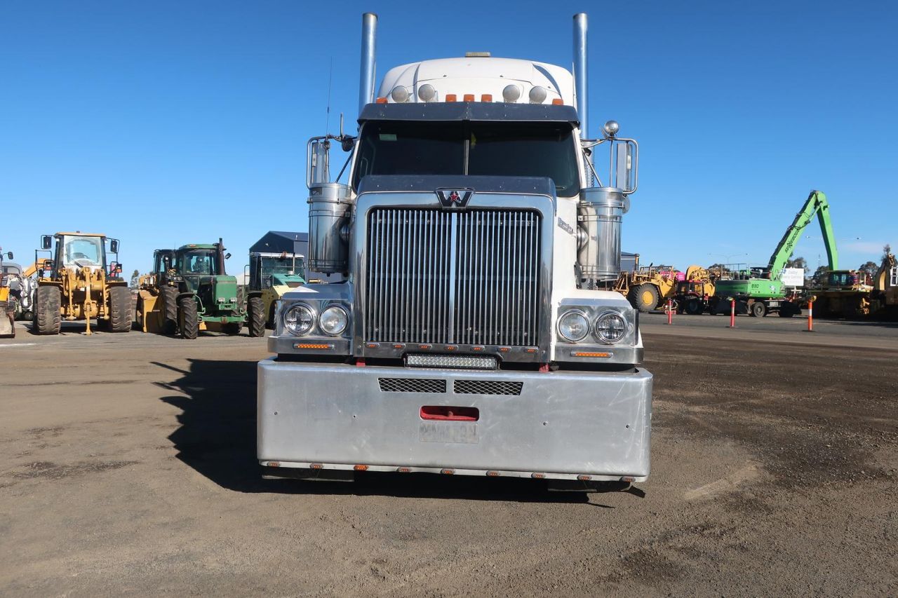 **Wrecking** 2018 Western Star 4800 Series 4800 FXB - Image 14