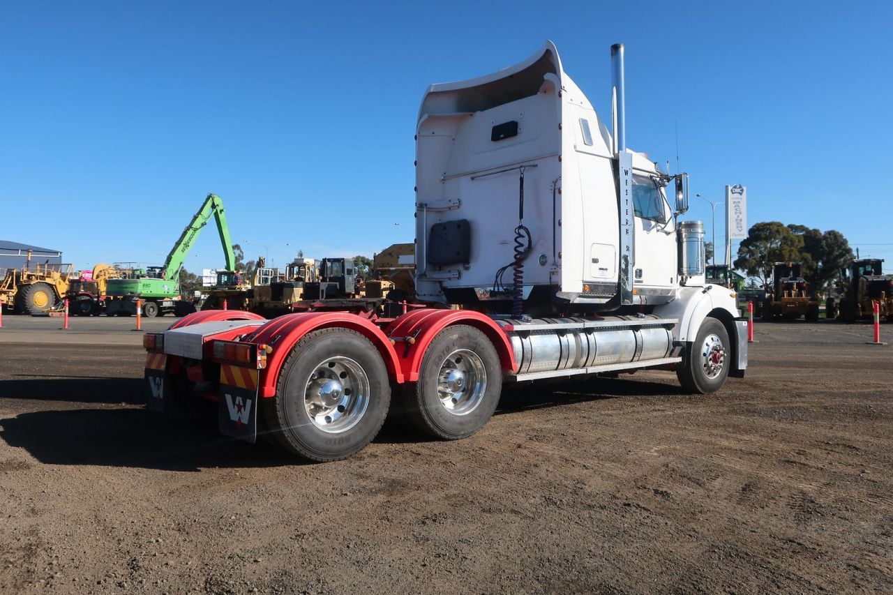 **Wrecking** 2018 Western Star 4800 Series 4800 FXB - Image 13