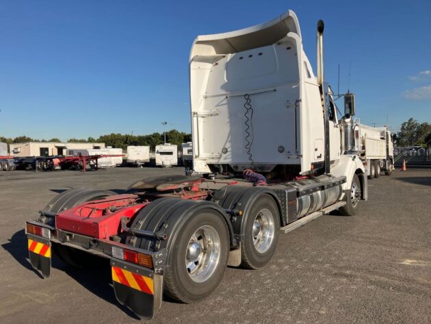 **Wrecking** 2017 Western Star 4864FXB - Image 33