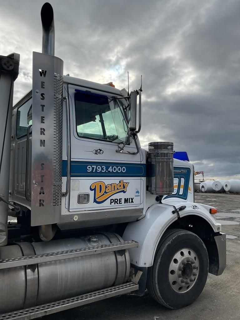 **Wrecking** 2010 Western Star 4800 Fx - Image 18