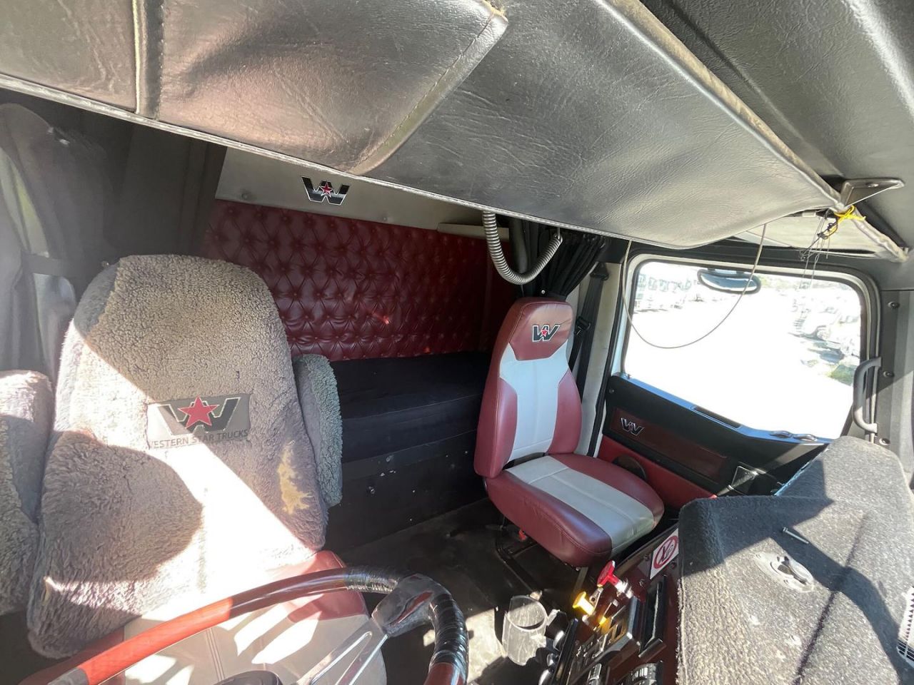 **Wrecking** 2018 Western Star 5864SS - Image 30