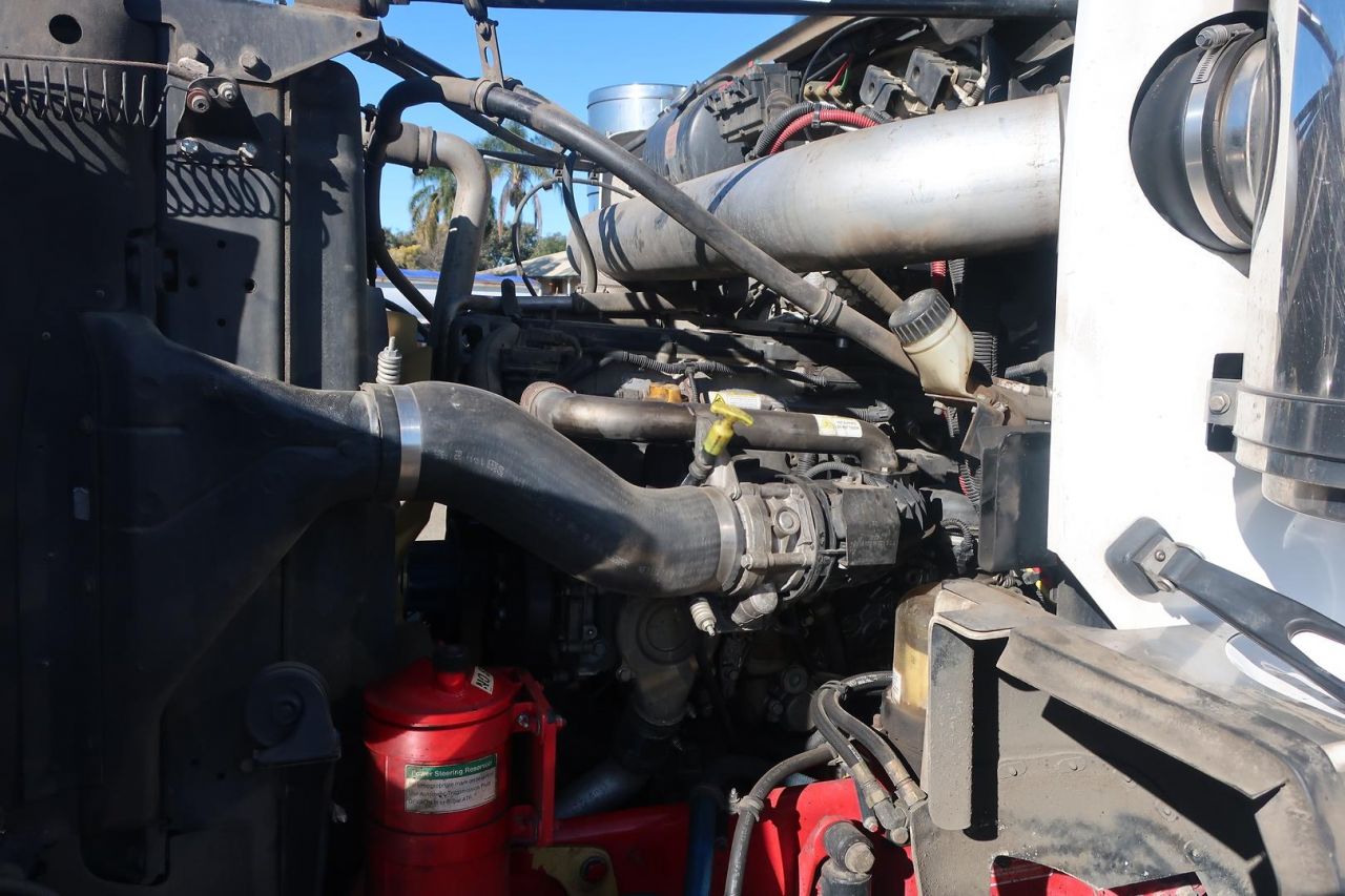 **Wrecking** 2018 Western Star 4800 Series 4800 FXB - Image 9