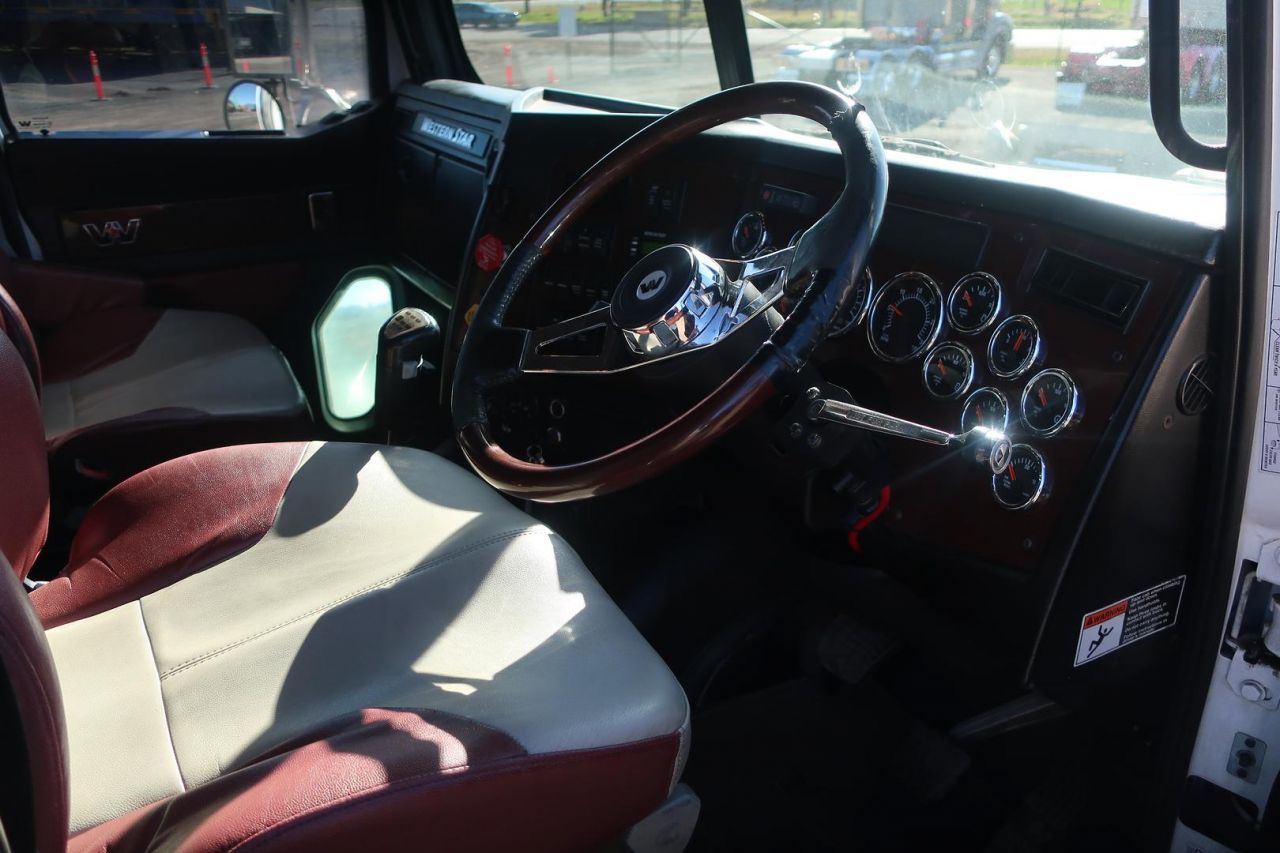 **Wrecking** 2018 Western Star 4800 Series 4800 FXB - Image 4