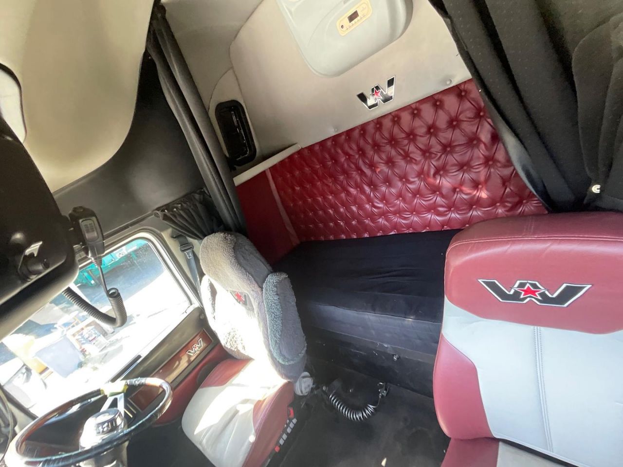 **Wrecking** 2018 Western Star 5864SS - Image 23