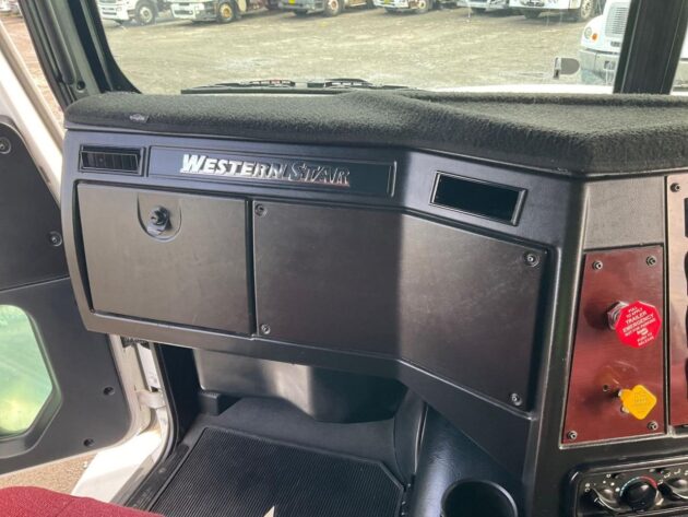 **Wrecking** 2018 Western Star 5800SS Constellation - Image 20