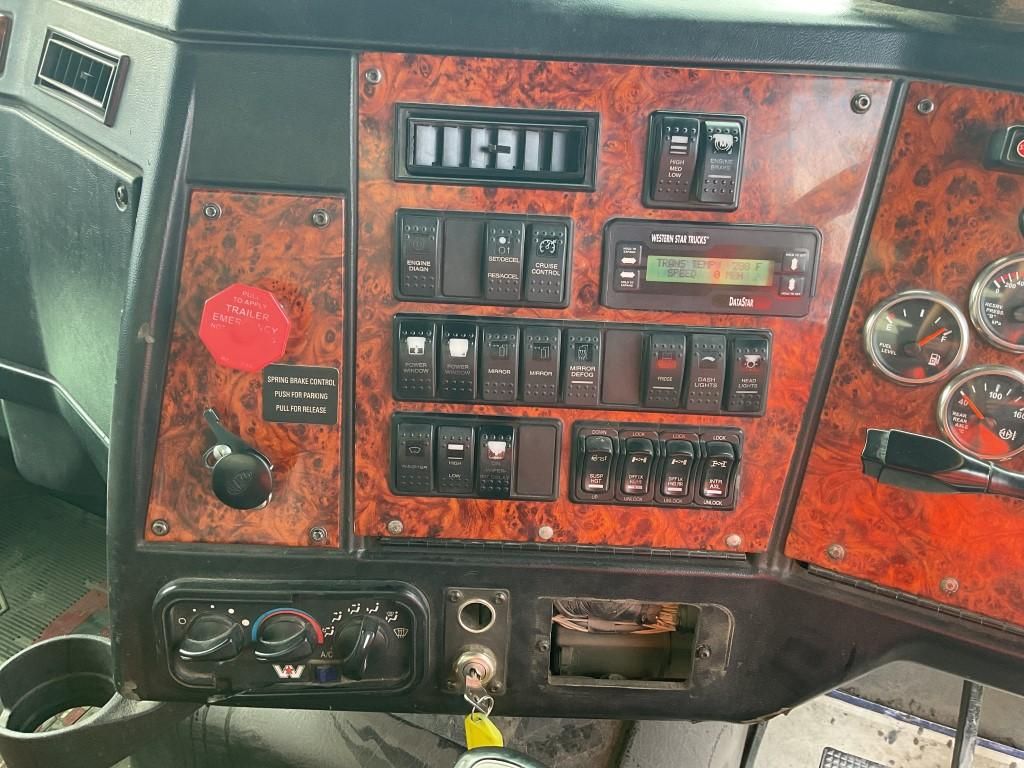 **Wrecking** 2010 Western Star 4800 Fx - Image 5