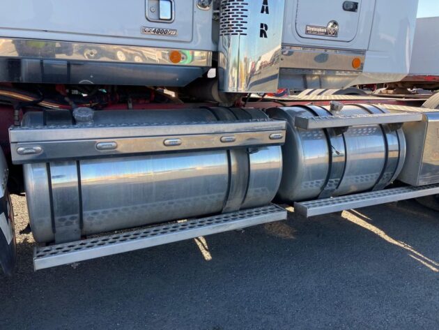 **Wrecking** 2017 Western Star 4864FXB - Image 19