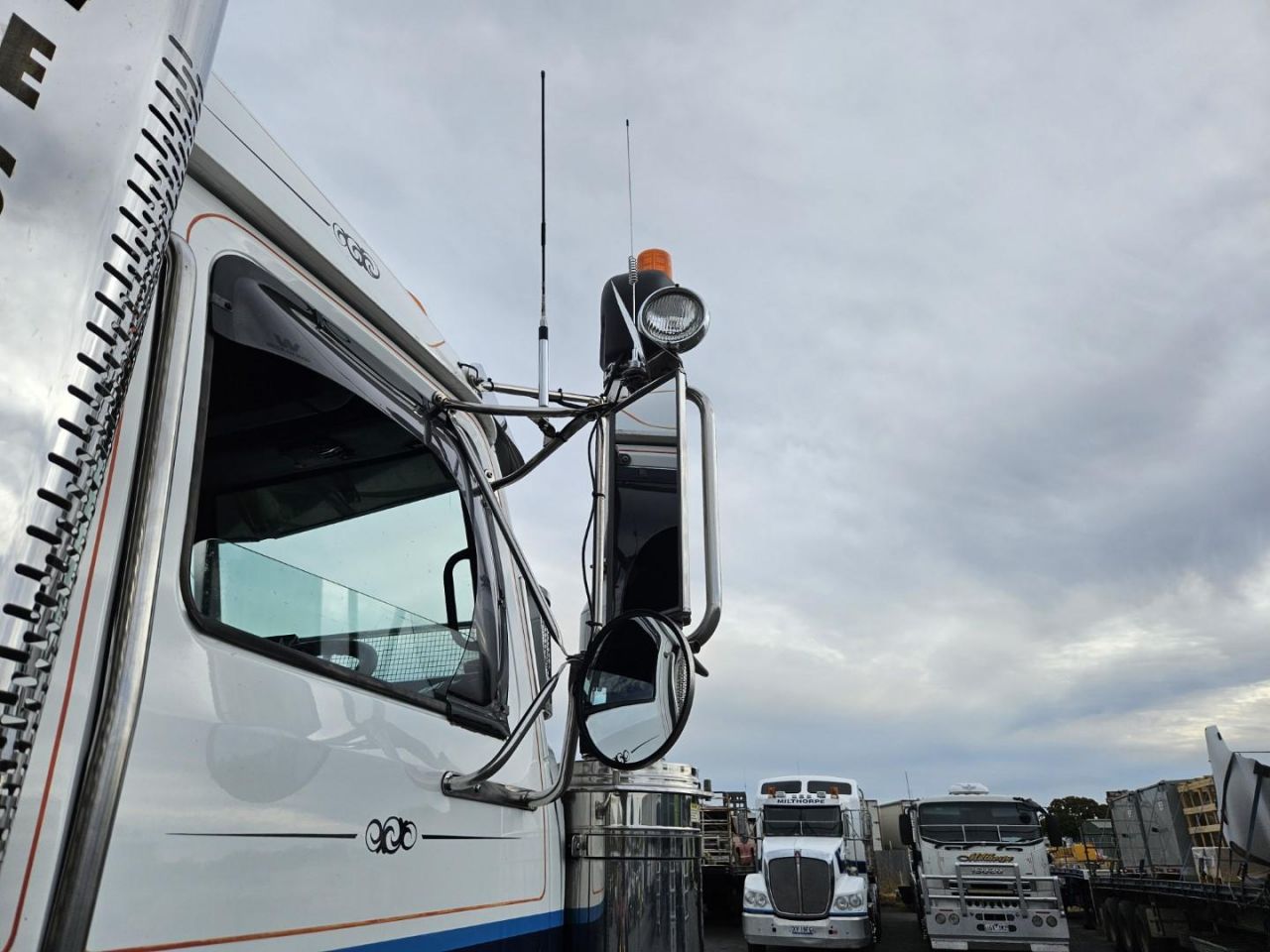 **Wrecking** 2018 Western Star 4964 FXT Constellation - Image 17