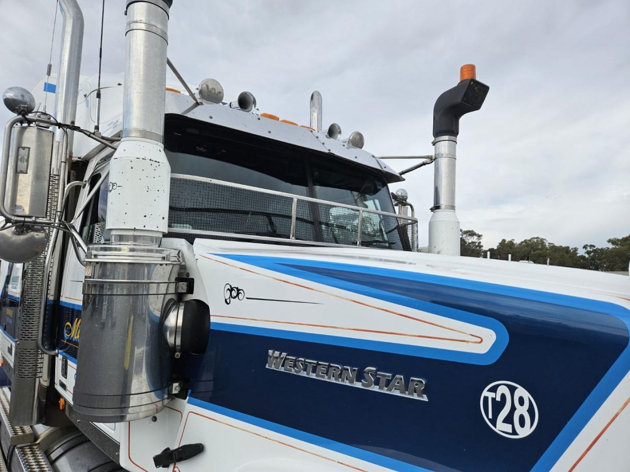 **Wrecking** 2018 Western Star 4964 FXT Constellation - Image 13