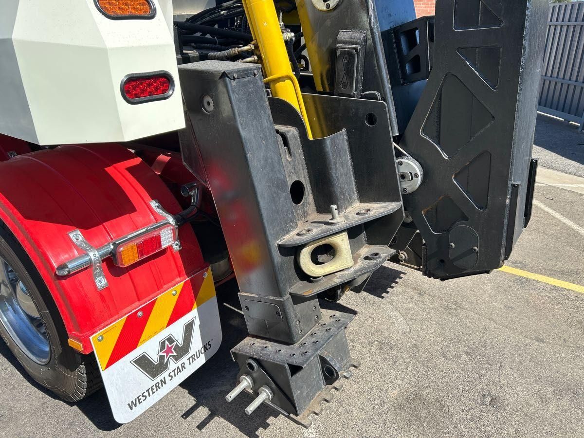 **Wrecking** 2013 Western Star 4900EX Constellation - Image 19