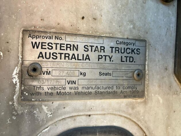 **Wrecking** 2017 Western Star 4864FXB - Image 2