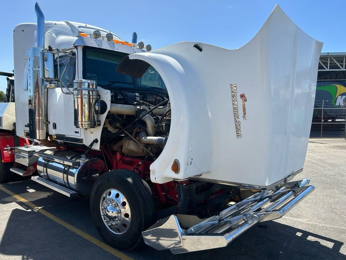 **Wrecking** 2013 Western Star 4900EX Constellation - Image 4