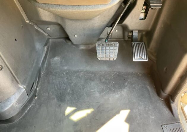 **Wrecking** 2018 Mack Granite - Image 2