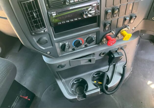 **Wrecking** 2018 Mack Granite - Image 7