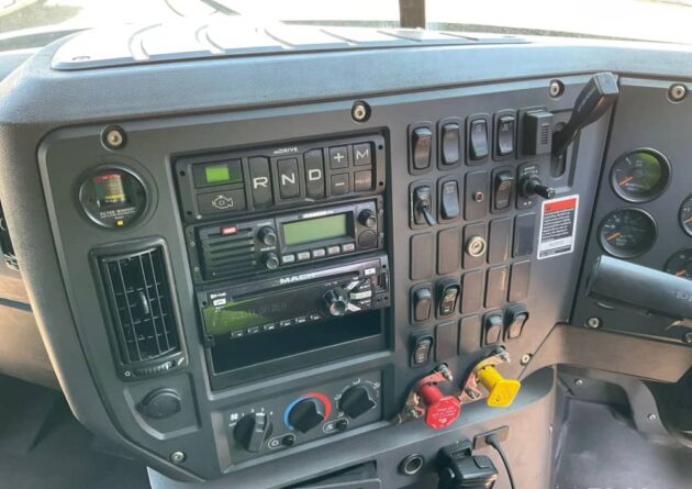 **Wrecking** 2018 Mack Granite - Image 11