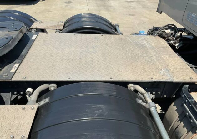 **Wrecking** 2018 Mack Granite - Image 17