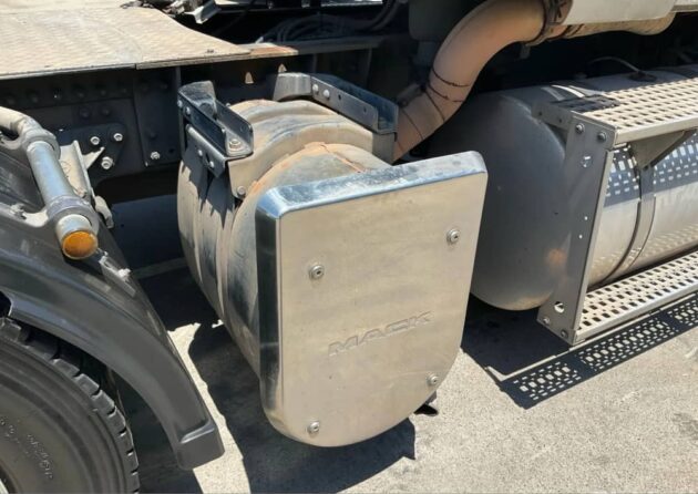 **Wrecking** 2018 Mack Granite - Image 26