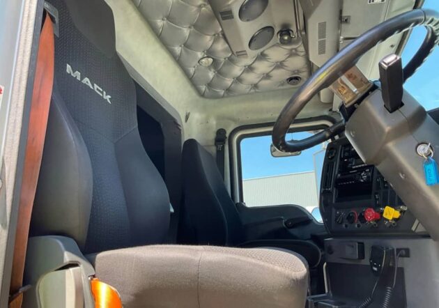 **Wrecking** 2018 Mack Granite - Image 32
