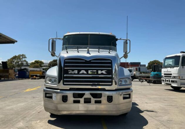 **Wrecking** 2018 Mack Granite - Image 36