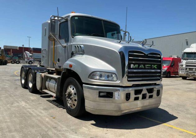 **Wrecking** 2018 Mack Granite