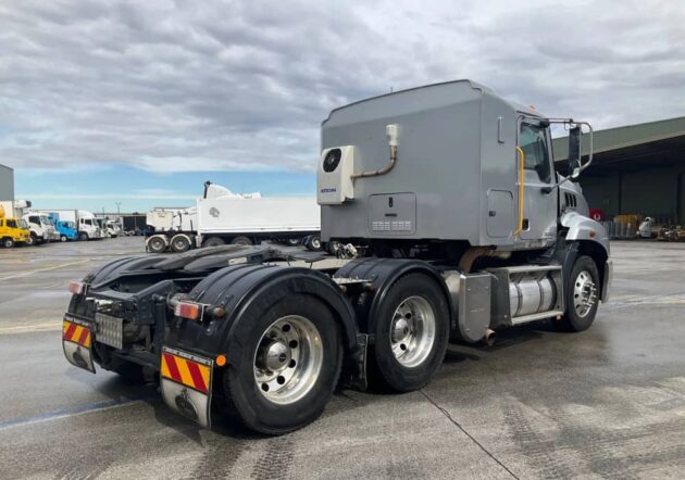 **Wrecking** 2017 Mack Granite - Image 23