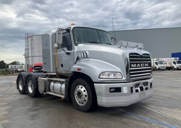 **Wrecking** 2017 Mack Granite