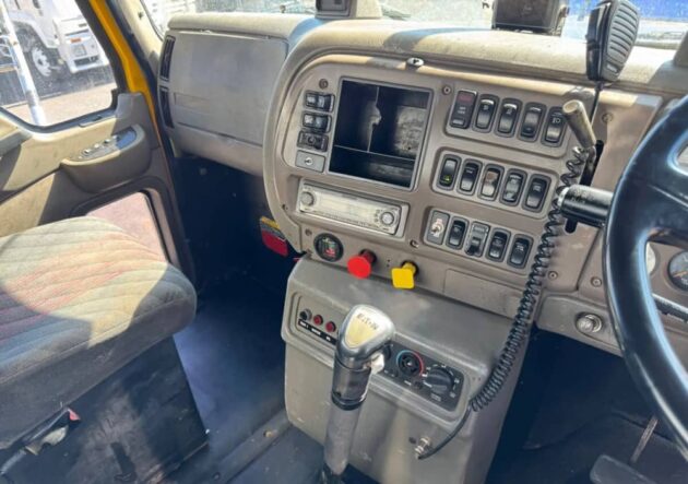 **Wrecking** 2005 Mack CH - Image 7