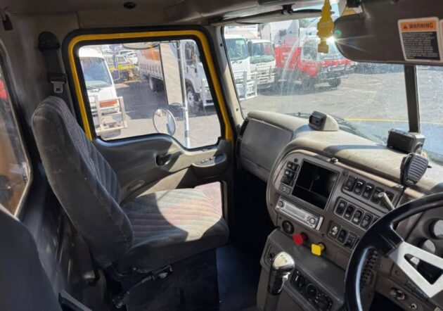 **Wrecking** 2005 Mack CH - Image 12