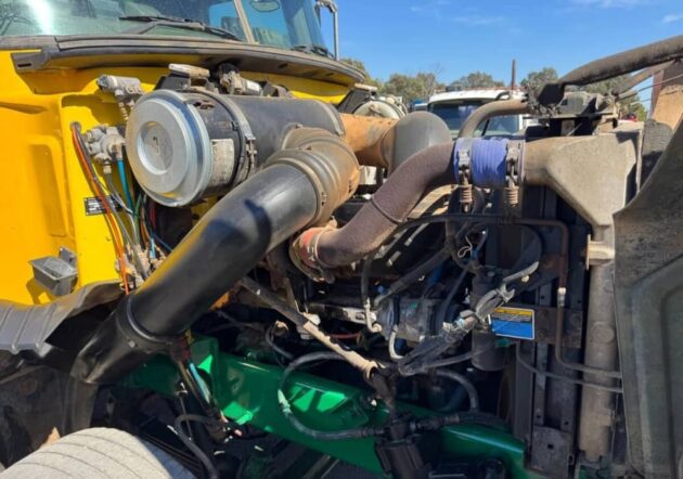 **Wrecking** 2005 Mack CH - Image 15