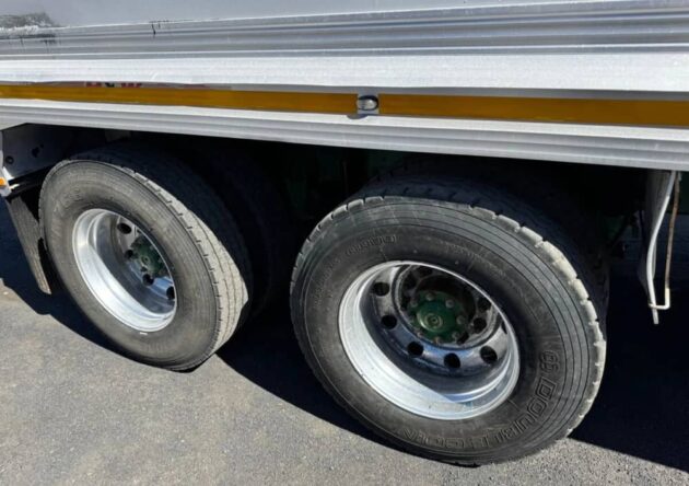 **Wrecking** 2005 Mack CH - Image 17