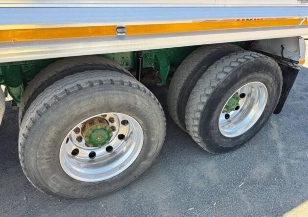 **Wrecking** 2005 Mack CH - Image 20