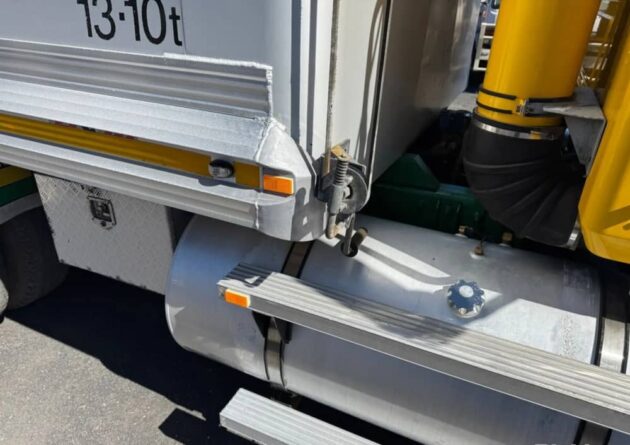 **Wrecking** 2005 Mack CH - Image 21