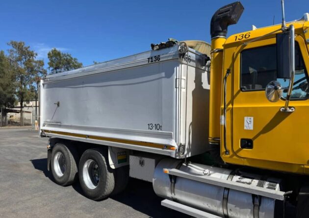 **Wrecking** 2005 Mack CH - Image 26