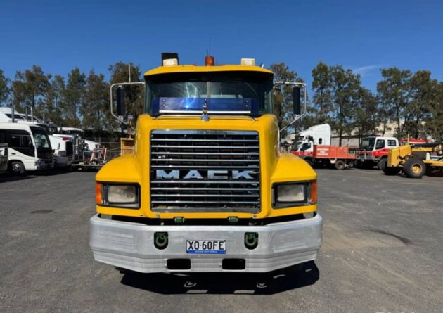 **Wrecking** 2005 Mack CH - Image 29