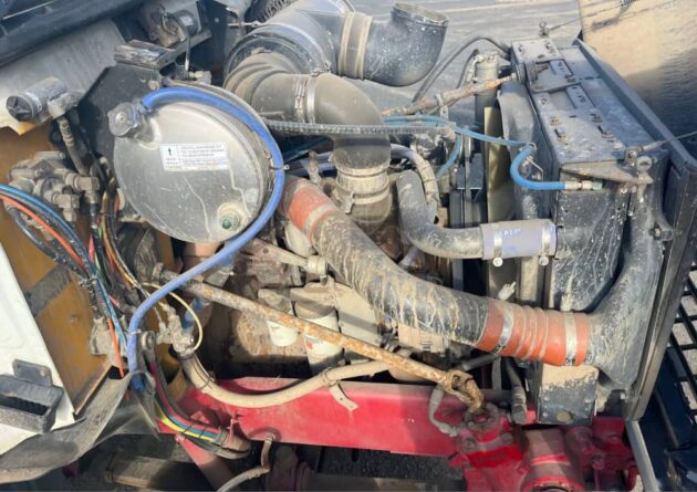 **Wrecking** 2004 Mack ML - Image 4