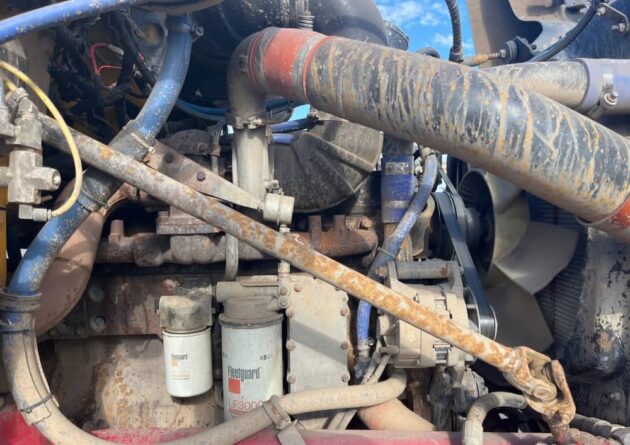 **Wrecking** 2004 Mack ML - Image 6
