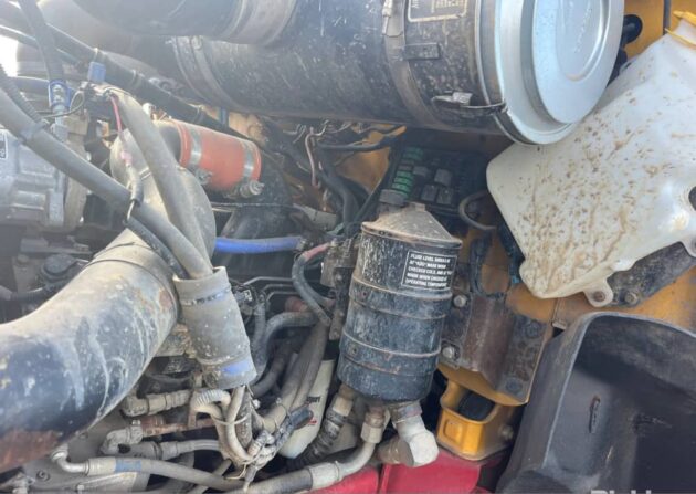 **Wrecking** 2004 Mack ML - Image 7