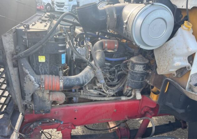 **Wrecking** 2004 Mack ML - Image 9